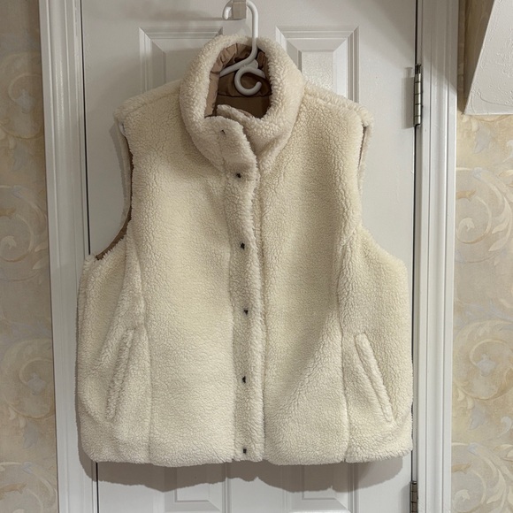 Lucky Brand Jackets & Blazers - Lucky Brand Reversible Cream Sherpa/Tan Polyester Vest